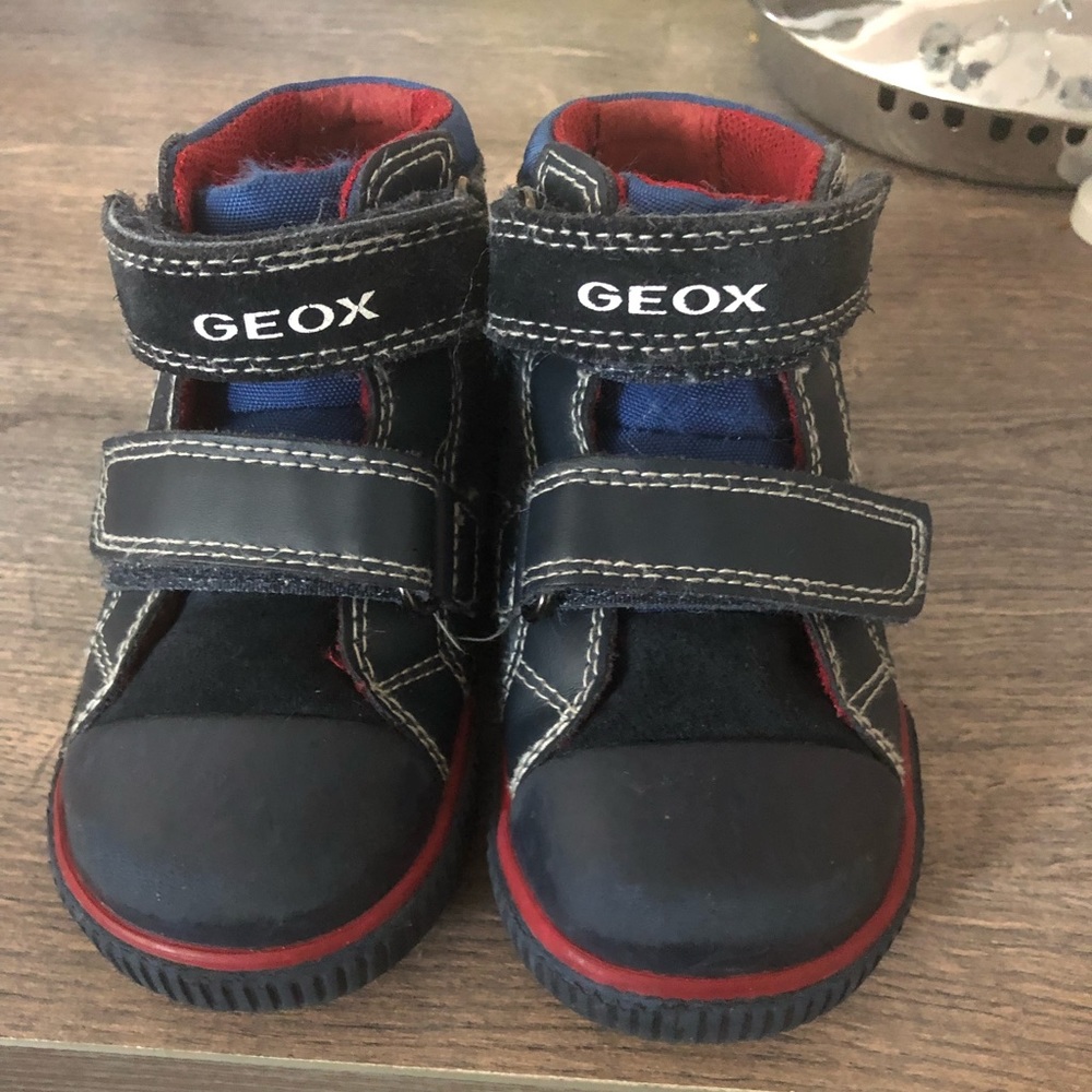 Geox boys toddler sneakers size 21, US 5.5